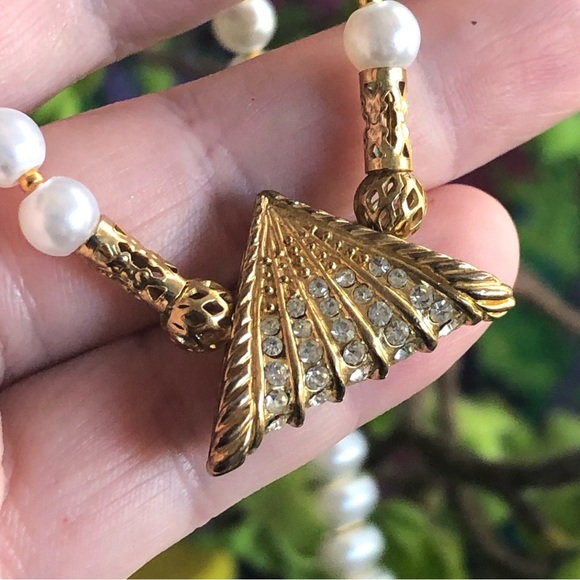 Handcrafted repurpose rhinestone triangle pendant Czech glass Pearl necklace - Picture 2 of 12